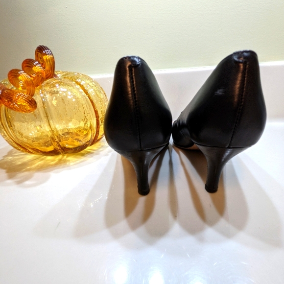 Cole Haan Black Pumps - 2.5" heel -  Size 7M - Picture 3 of 8